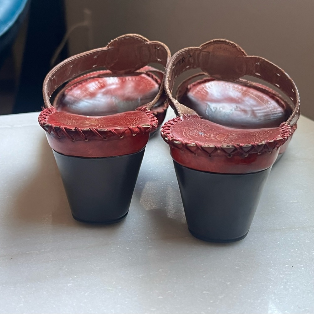 Spring Step Red Sandals Size 8 - Picture 6 of 12